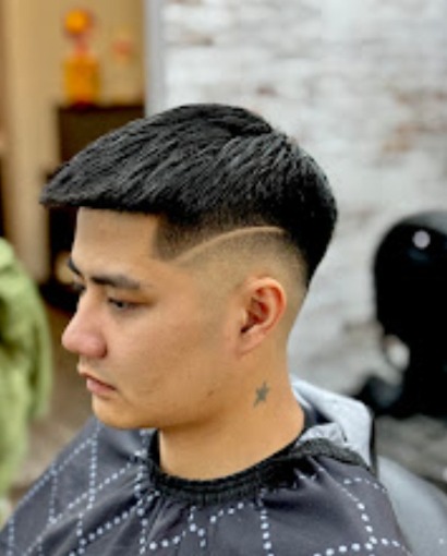 Textured crop with a mid fade and a defined hard part